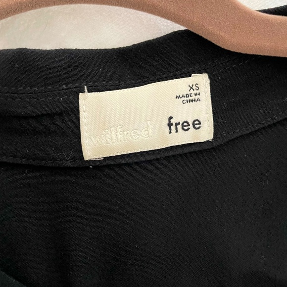 Aritzia T-shirt Blouse. Worn a few times. - Picture 2 of 2